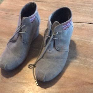 Tom’s women’s gray wedges size 10